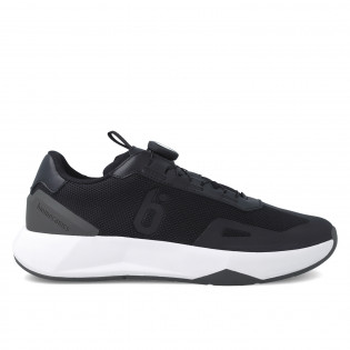 Unisex black trainers...